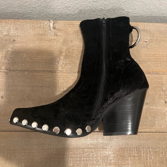Jeffrey Campbell Walton Black Crushed Velvet Bootie Studded Size 5  NWOT - Picture 4 of 9